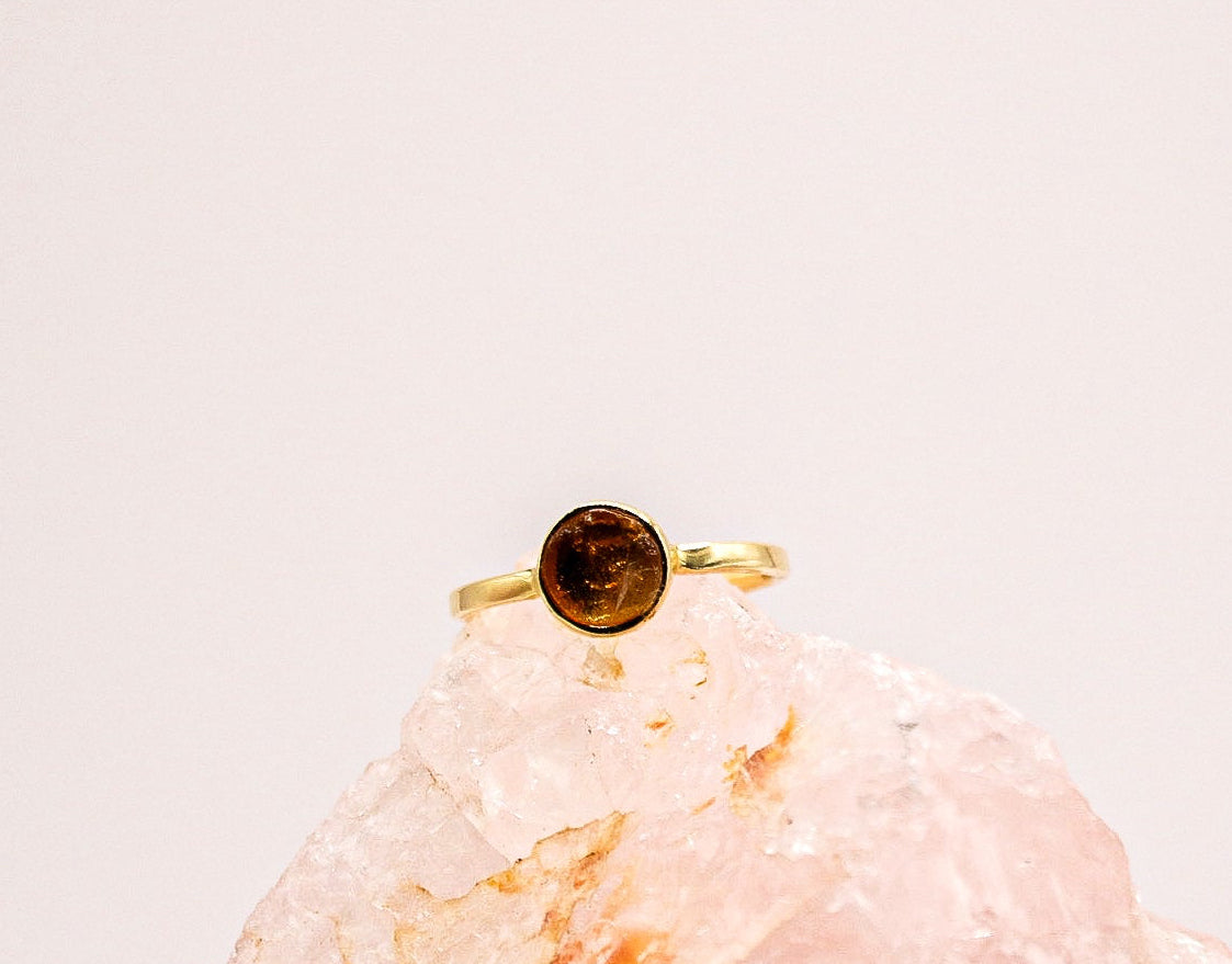 Citrine Briolette Ring - vergulde ring met briolette-geslepen citrien, elegant goudkleurig sieraad