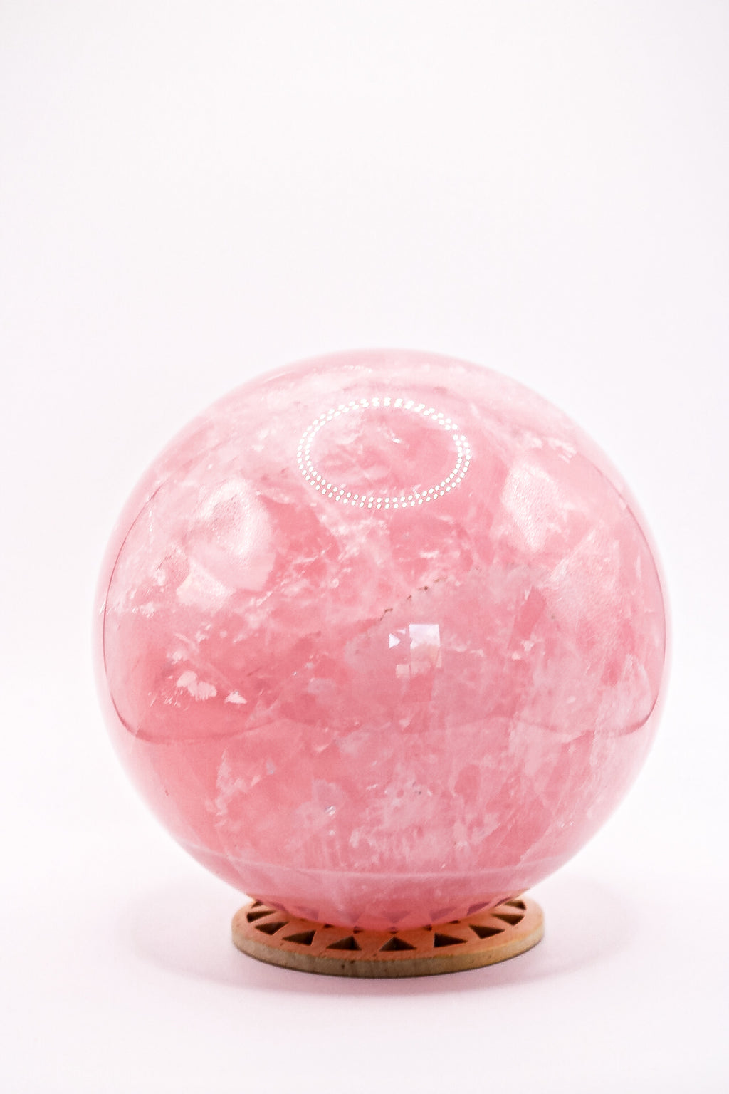 Edelsteen bol rozenkwarts close-up