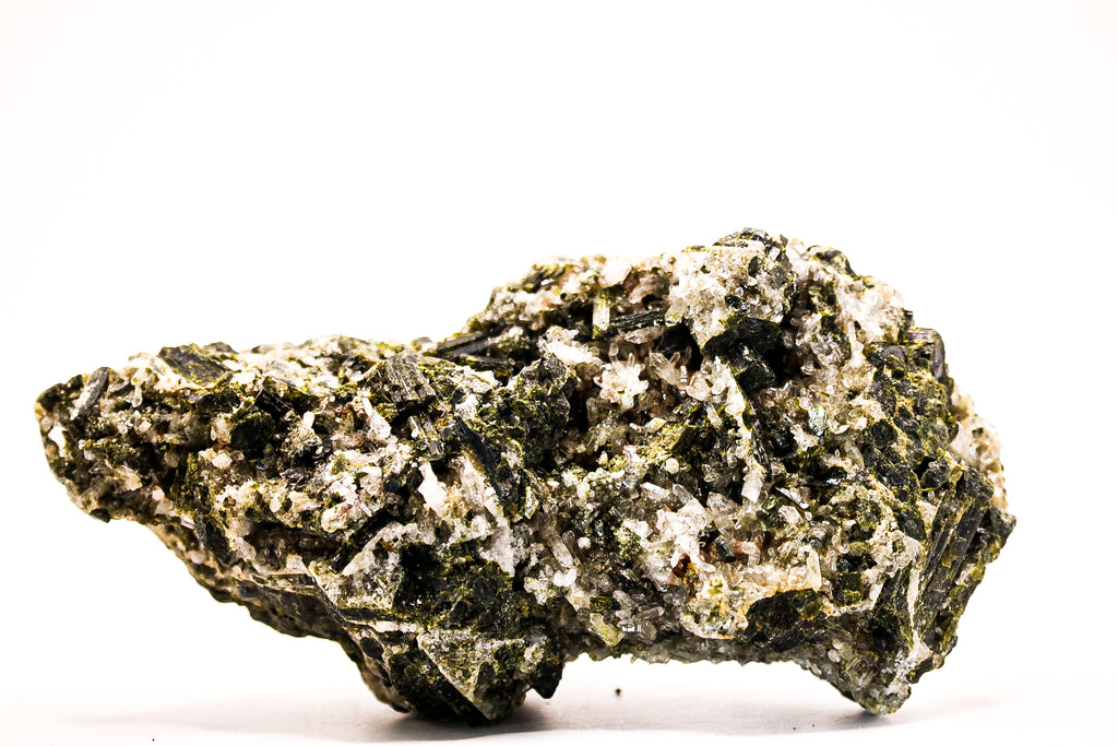 Achterkant van een uniek ruw zwarte toermalijn mineraalspecimen
